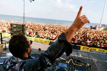 Maspamoon se despide con seis horas de música y fiesta y la quema de la sardina (Foto TA)